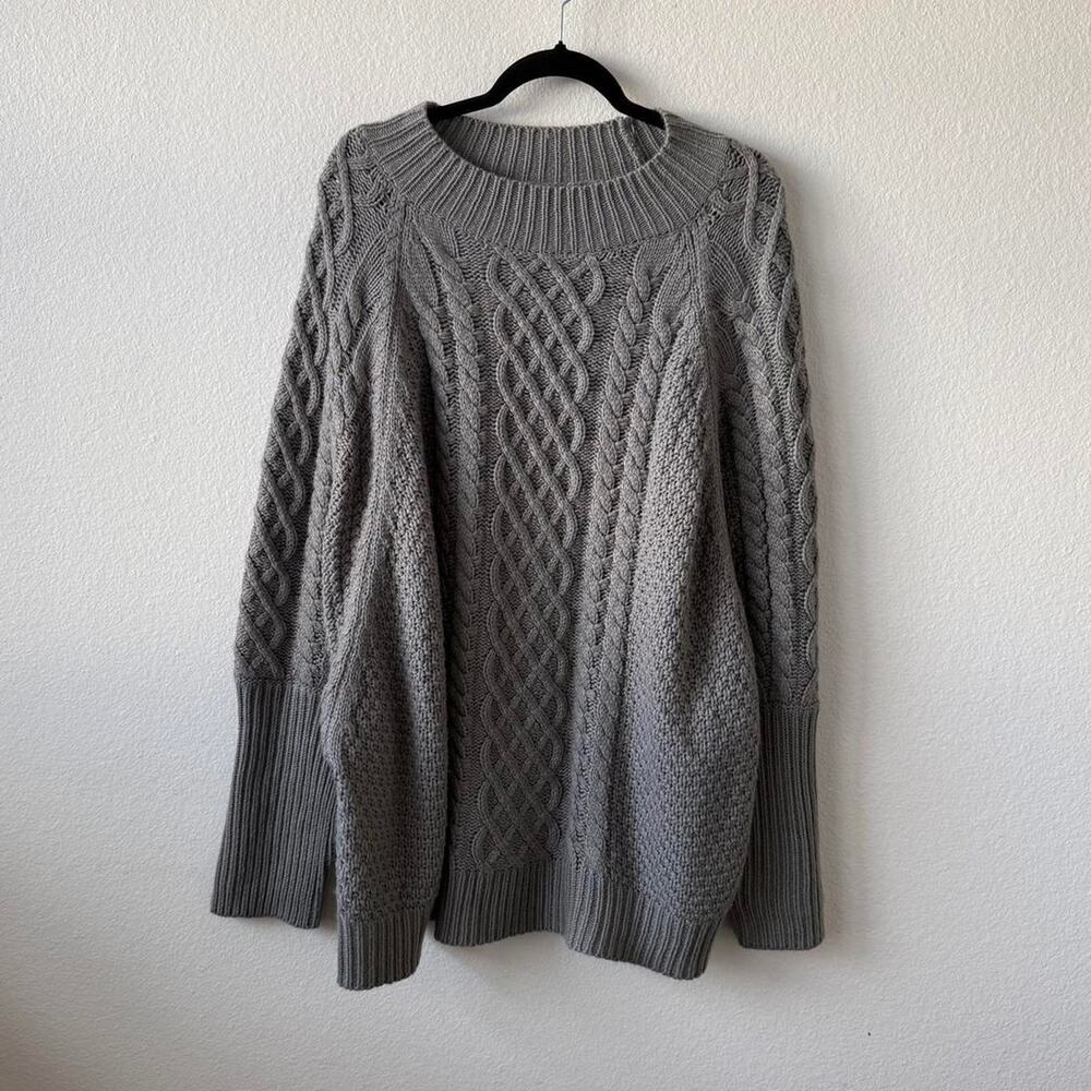 Oversizedslouchy grey cable knit sweater